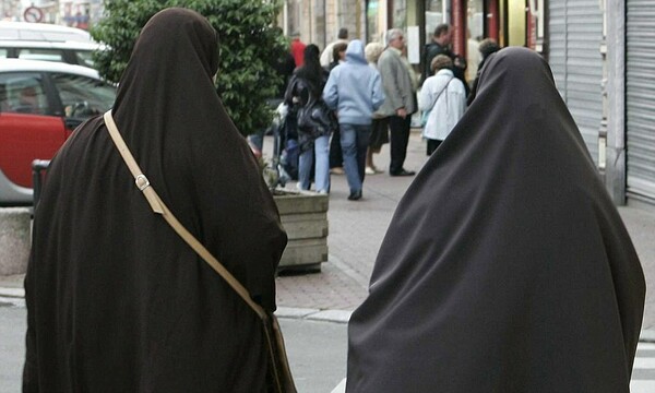 Την απαγόρευση της μπούρκα εισηγείται υπουργός της Βαυαρίας