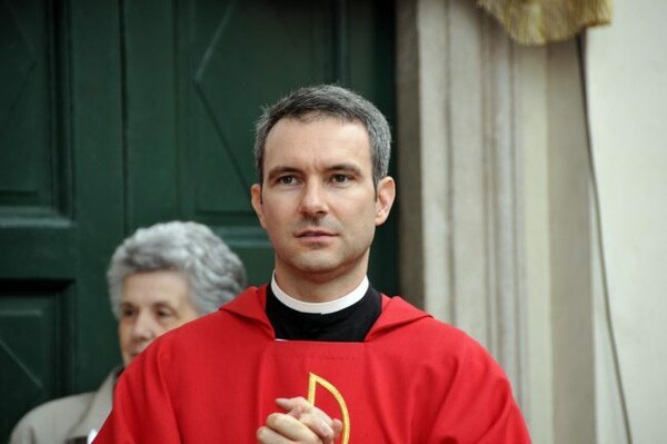 Ιερέας του Βατικανού παραδέχτηκε πως κατείχε εικόνες σεξουαλικής κακοποίησης παιδιών