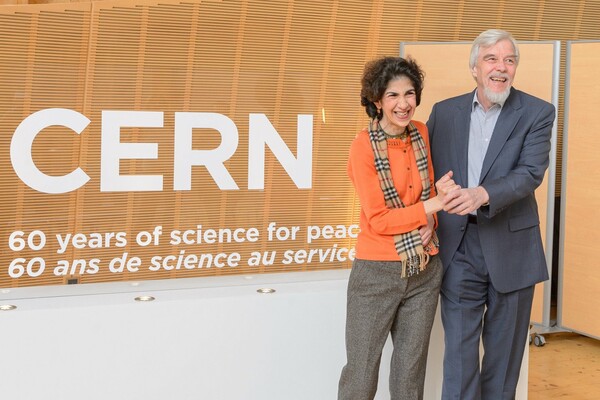Νέα επικεφαλής στο CERN - Η πρώτη γυναίκα που αναλαμβάνει το τιμόνι