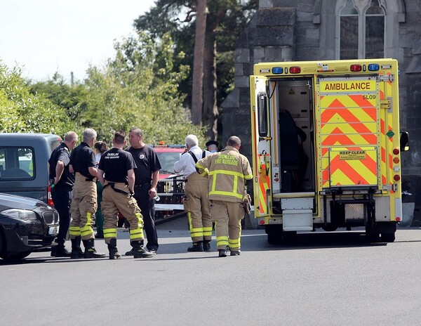 Αυτοκίνητο έπεσε πάνω σε πεζούς έξω από εκκλησία στο Δουβλίνο- Επτά τραυματίες