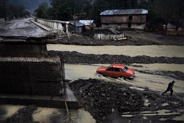 Ο Tamas Dezso φωτογράφισε με λυρικό τρόπο την αγροτική Ρουμανία