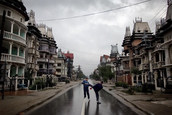 Ο Tamas Dezso φωτογράφισε με λυρικό τρόπο την αγροτική Ρουμανία