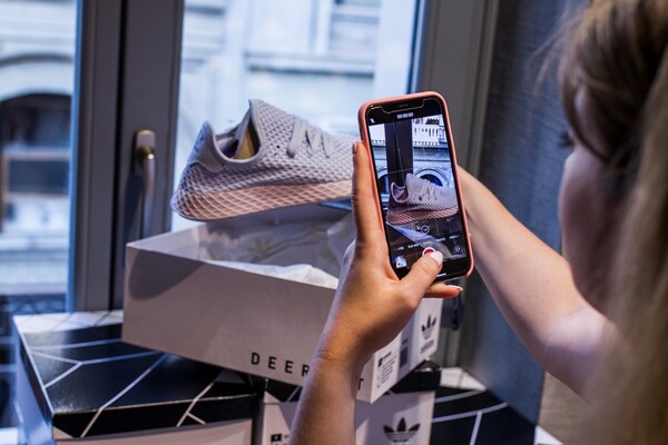 DEERUPT: Μια disruptive έκθεση τέχνης από τα adidas Originals