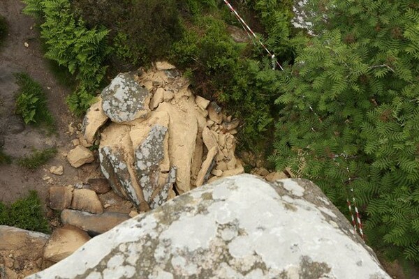 Νεαροί κατέστρεψαν φυσικό μνημείο 320 εκατομμυρίων ετών μέσα σε λίγα δευτερόλεπτα