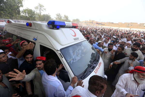Είκοσι νεκροί από έκρηξη βόμβας σε προεκλογική συγκέντρωση στο Πακιστάν