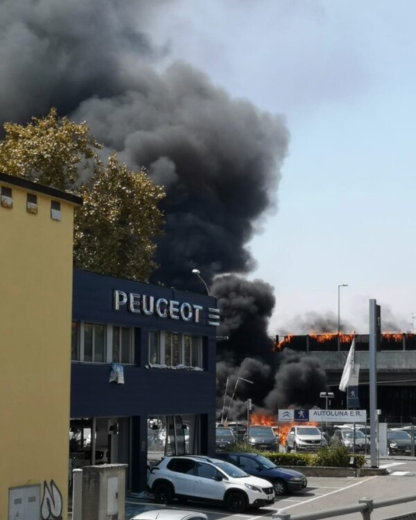 Δύο νεκροί και δεκάδες τραυματίες από έκρηξη βυτιοφόρου κοντά στο αεροδρόμιο της Μπολόνια - ΒΙΝΤΕΟ