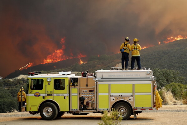 Εκτός ελέγχου η μεγαλύτερη φωτιά στην ιστορία της Καλιφόρνιας