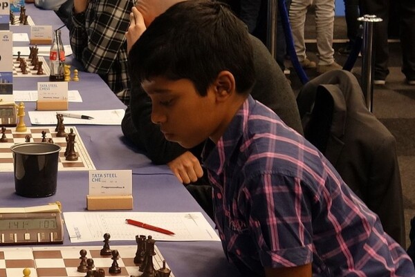 Ένα 12χρονο αγόρι από την Ινδία έγινε διεθνής γκραν μετρ στο σκάκι