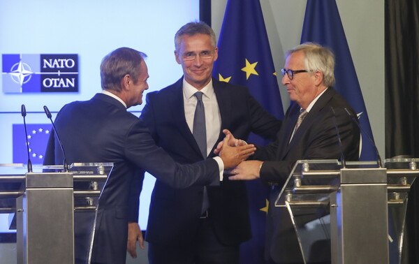 Ενισχύεται η συνεργασία ΕΕ-ΝΑΤΟ στο μεταναστευτικό και την καταπολέμηση της τρομοκρατίας