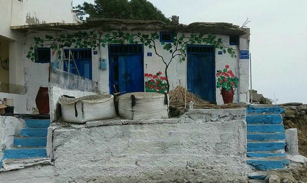 Τα ζωγραφισμένα χωριά - Η γυναίκα που μεταμορφώνει τα ερειπωμένα κτίρια της Κρήτης