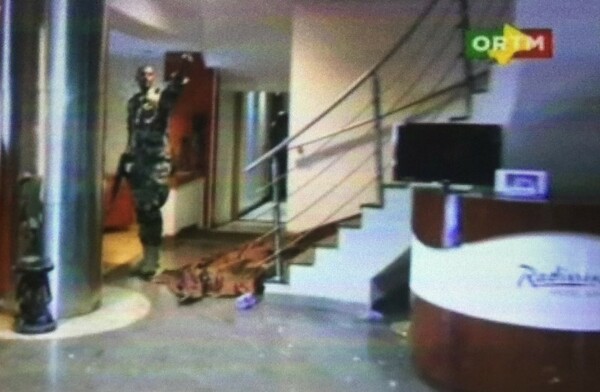 Μάλι: Παρακλάδι της Αλ Κάιντα ανέλαβε την ευθύνη για την επίθεση στο ξενοδοχείο