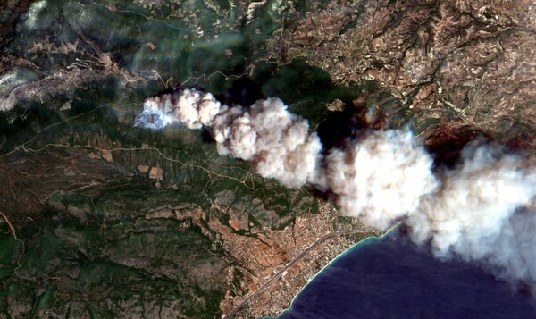 Η φωτιά στην Κινέτα από δορυφόρο - ΦΩΤΟΓΡΑΦΙΕΣ