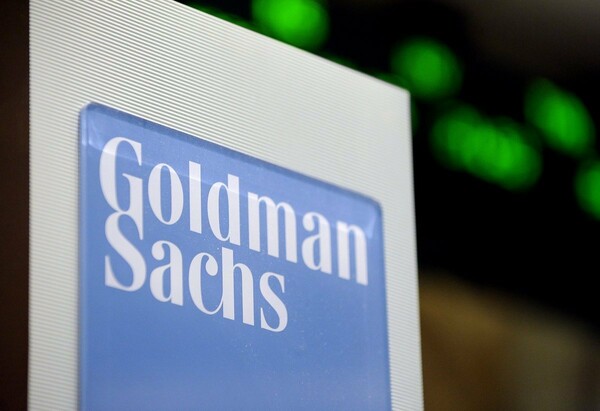 Goldman Sachs: Περαιτέρω υποχώρηση της τουρκικής λίρας θα εξανεμίσει τα τραπεζικά αποθέματα