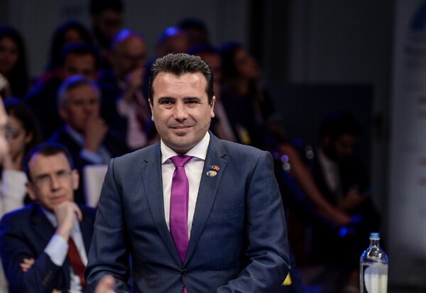 Ο Ζάεφ στήνει φιέστα σε 15 πόλεις για την πρόσκληση στο ΝΑΤΟ και πανηγυρίζει