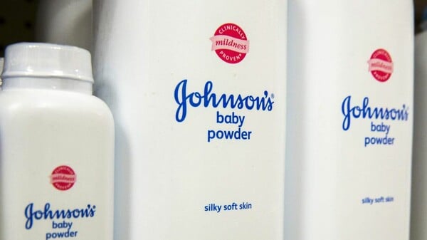 Αποζημίωση μαμούθ θα πληρώσει η Johnson & Johnson σε 22 γυναίκες με καρκίνο