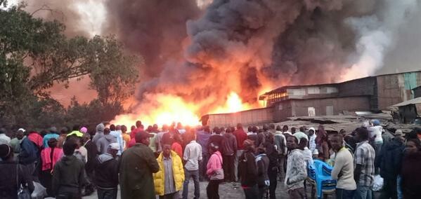 Πυρκαγιά ξέσπασε σε υπαίθρια αγορά του Ναϊρόμπι - Δεκαπέντε νεκροί και 70 τραυματίες