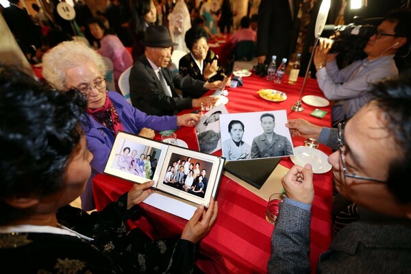 Ξαναρχίζουν οι επανενώσεις οικογενειών που είχαν χωριστεί με τον Πόλεμο της Κορέας