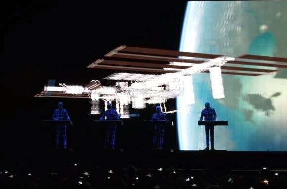 Παρέμβαση από το διάστημα σε συναυλία των Kraftwerk - Η έκπληξη του αστροναύτη από τον ISS