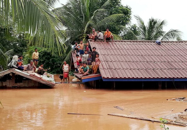 Εκατοντάδες αγνοούμενοι από την κατάρρευση υδροηλεκτρικού φράγματος στο Λάος - Αφανίστηκαν χωριά
