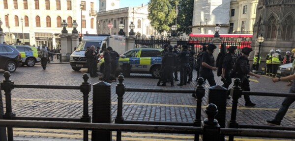 Λονδίνο - Συναγερμός για άντρα που απειλούσε πως είχε βόμβα