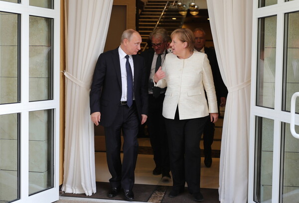 Συνάντηση Μέρκελ-Πούτιν για Ουκρανία, Συρία και ενέργεια