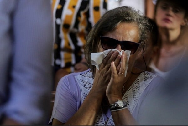 Βουβός πόνος στην επιμνημόσυνη δέηση για τα θύματα στο Μάτι