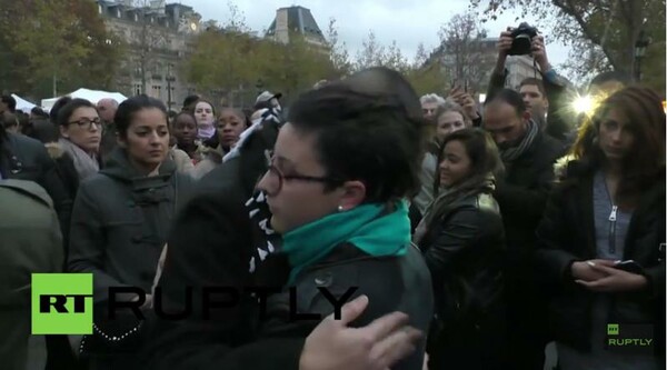 Moυσουλμάνος συγκλονίζει τους Γάλλους, καλώντας τους να τον αγκαλιάσουν (video)