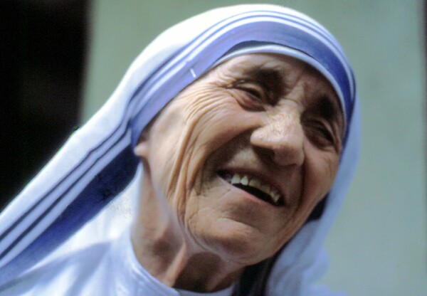Το Βατικανό αγιοποιεί τη Μητέρα Τερέζα