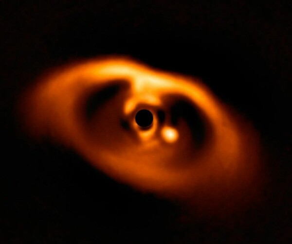Αυτή είναι η πρώτη επιβεβαιωμένη φωτογραφία ενός νεογέννητου πλανήτη