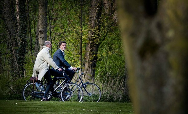 Η Ολλανδία σχεδιάζει να πληρώνει τους πολίτες για να πηγαίνουν στη δουλειά τους με ποδήλατο
