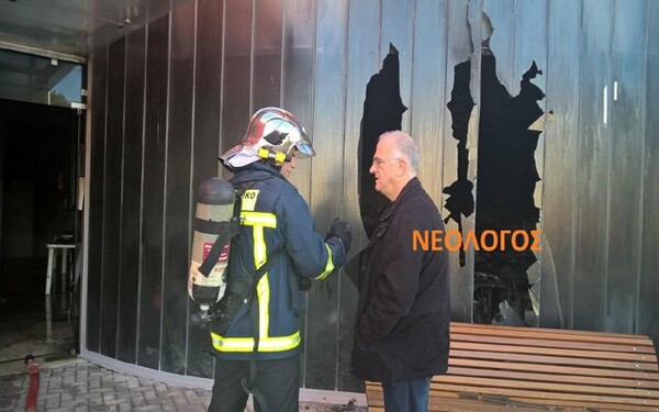 Σοβαρές ζημιές από φωτιά στο δημαρχείο Παλλήνης