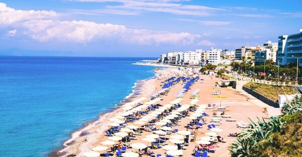 Στην Ελλάδα τα 5 από τα 10 νησιά της Μεσογείου με τα περισσότερα παραθαλάσσια ξενοδοχεία