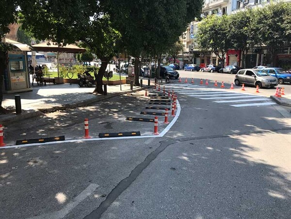 Αλλάζουν οι δρόμοι της Θεσσαλονίκης: Πλαστικά πασαλάκια, λεωφορειολωρίδες και νέες θέσεις στάθμευσης