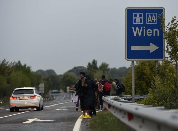 «Δεν θα δεχθούμε αιτούντες άσυλο από άλλες χώρες της ΕΕ»: Αυστηρό μήνυμα της Αυστρίας για το προσφυγικό
