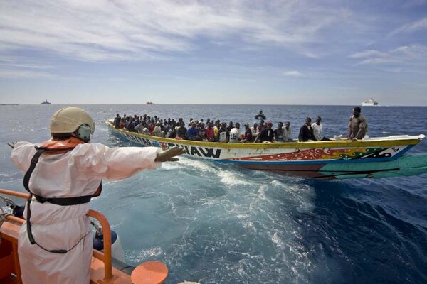 Οι ισπανικές αρχές διέσωσαν 523 Αφρικανούς μετανάστες στα ανοιχτά της Λιβύης