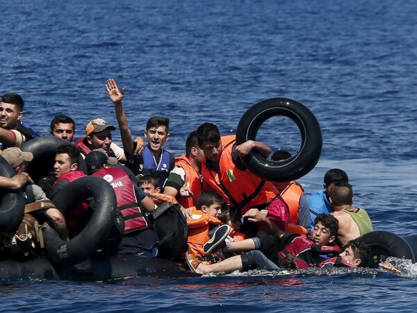 Λιμενικοί έσωσαν 18χρονη παραπληγική μαζί με ακόμα 42 πρόσφυγες