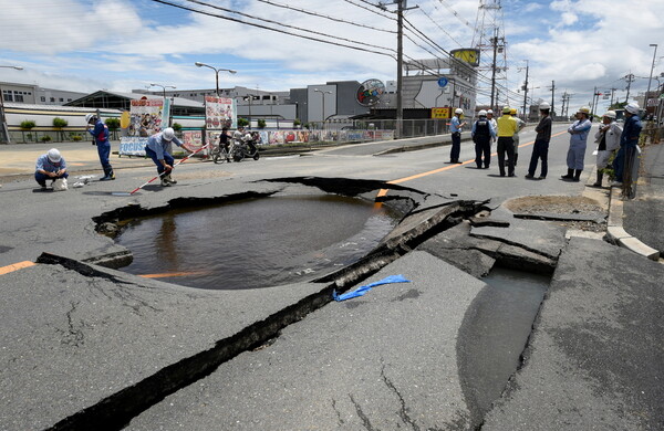 Ιαπωνία: Τουλάχιστον 3 νεκροί από τον σεισμό - Στους 300 αυξήθηκαν οι τραυματίες