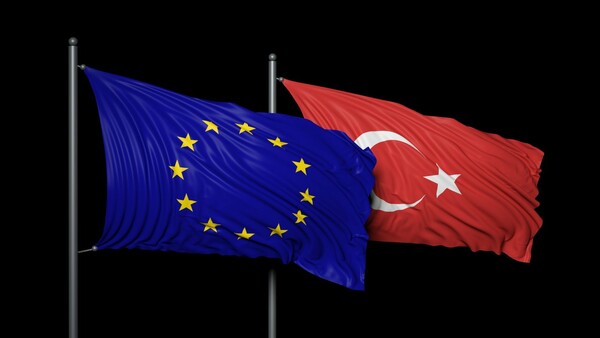 Σκληρή κριτική της Ε.Ε στην Τουρκία για την ελευθερία της έκφρασης και τα ανθρώπινα δικαιώματα
