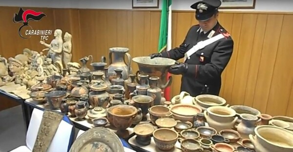 «Επιχείρηση Δήμητρα»: Η ιταλική αστυνομία εξαρθρώνει το μεγαλύτερο κύκλωμα αρχαιοκάπηλων των τελευταίων ετών