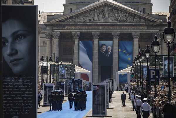 Η Γαλλία τίμησε την σπουδαία νομικό και πολιτικό Σιμόν Βέιλ στο Πάνθεον των Παρισίων