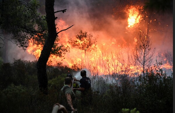 Βοήθεια από το εξωτερικό ζητάει η Ελλάδα για τις πυρκαγιές- 6 άνθρωποι με εγκαύματα στο νοσοκομείο