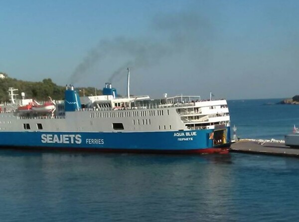 Πλοίο με 170 επιβάτες προσέκρουσε στο λιμάνι της Σκιάθου