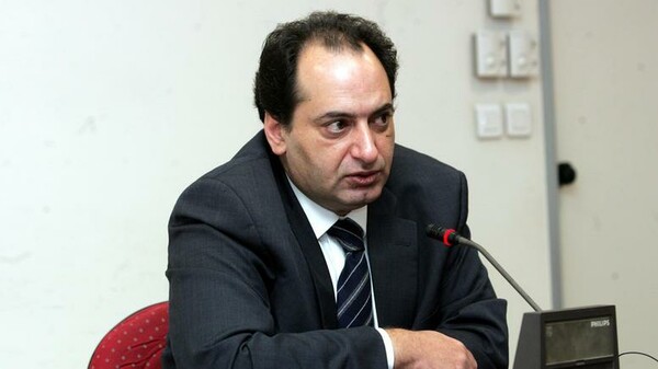 Σπίρτζης σε δημοσιογράφο: Αν είχατε άδεια άσκησης επαγγέλματος θα σας την παίρναμε