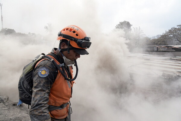 Γουατεμάλα: Τέλος στις έρευνες για τον εντοπισμό αγνοούμενων από την έκρηξη του ηφαιστείου
