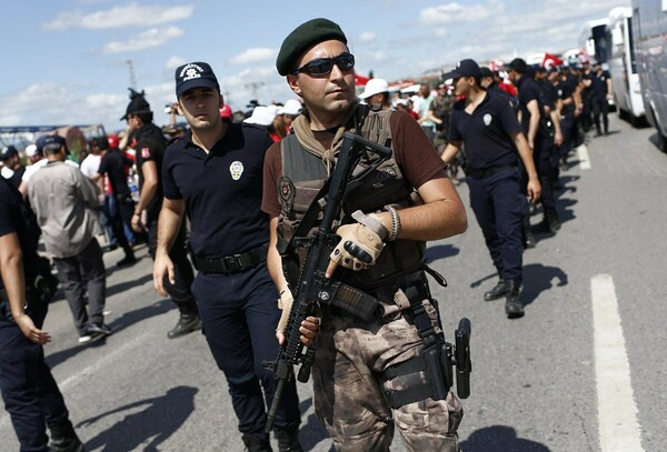 Τουρκία: Υπό κράτηση 47 άτομα για την απόπειρα πραξικοπήματος