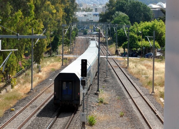 Τρένο παρέσυρε τρία άτομα σε διάστημα μισής ώρας- Νεκροί οι δύο, μάχη να κρατηθεί στη ζωή ο τρίτος