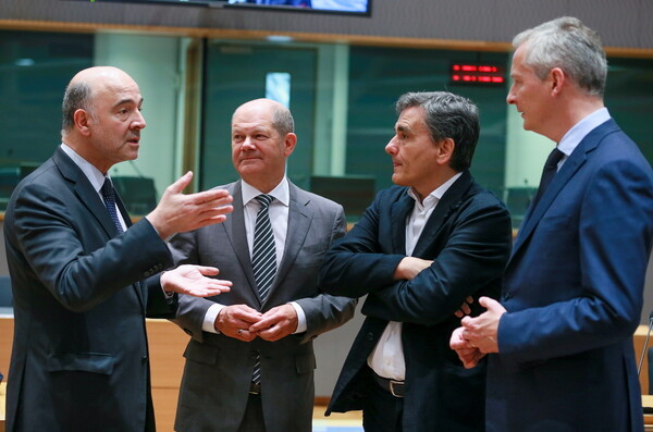 Εurogroup: Διεκόπη η συζήτηση για την Ελλάδα- Συνάντηση Τσακαλώτου με τους ΥΠΟΙΚ Γαλλίας και Γερμανίας