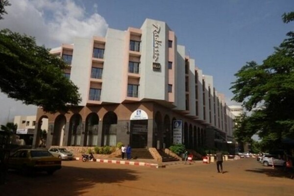 "Allahu Akba" φώναζαν οι ένοπλοι που εισήλθαν στο ξενοδοχείο στο Μάλι