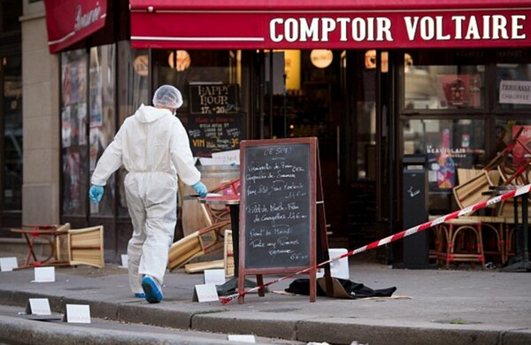 Η μητέρα του βομβιστή στο Παρίσι λέει πως ο γιος της ίσως ήταν αγχωμένος και πυροδότησε από λάθος τα εκρηκτικά