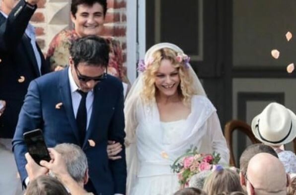 Η Βανέσα Παραντί παντρεύτηκε στη Γαλλία με τον σκηνοθέτη Σαμιέλ Μπενσετρί